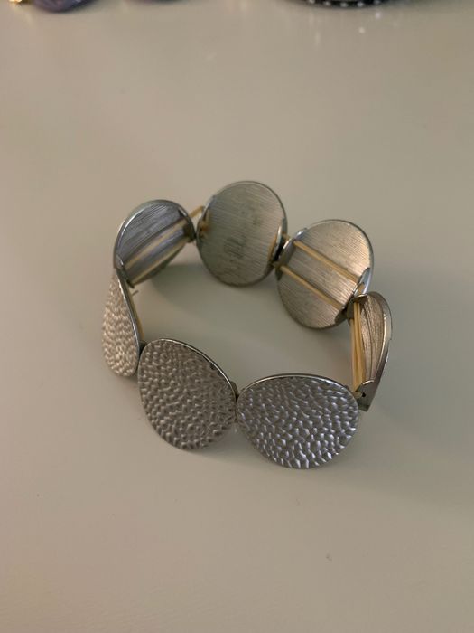 Pulseiras de várias cores