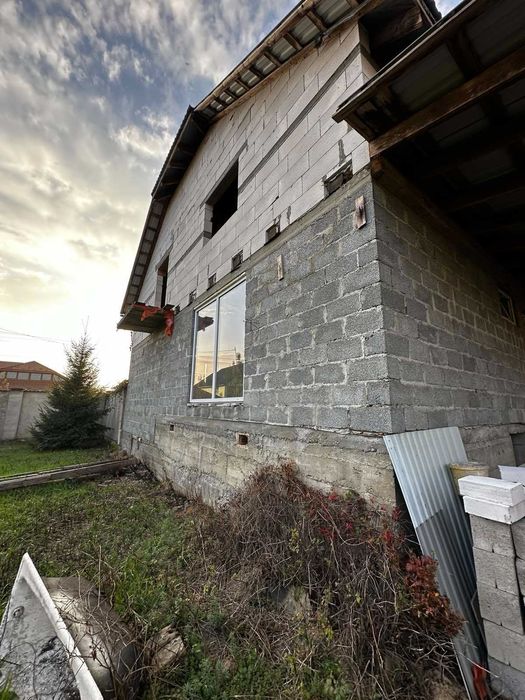 Продається 2 будинки в смт. Буштино