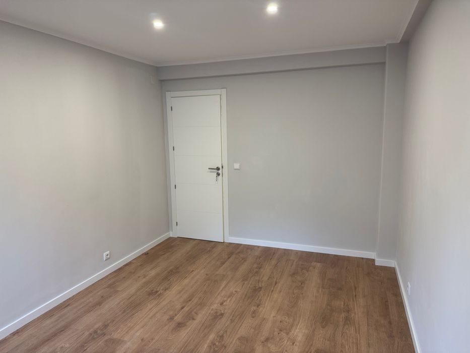 Apartamento T2 completamente remodelado em Casais de Mem Martins