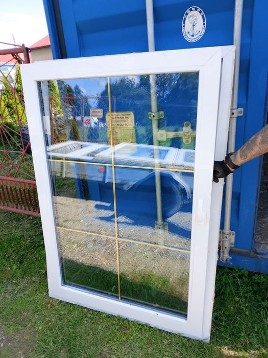 Okno 110x155 rozwierno uchylne plastikowe mahoń