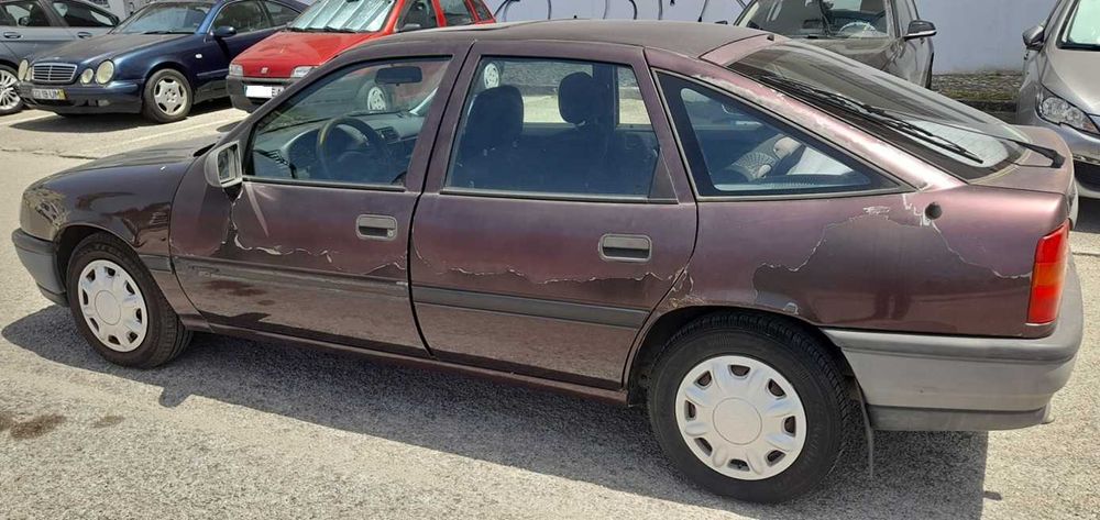 Opel Vectra 1.6i com inspeção e revisão