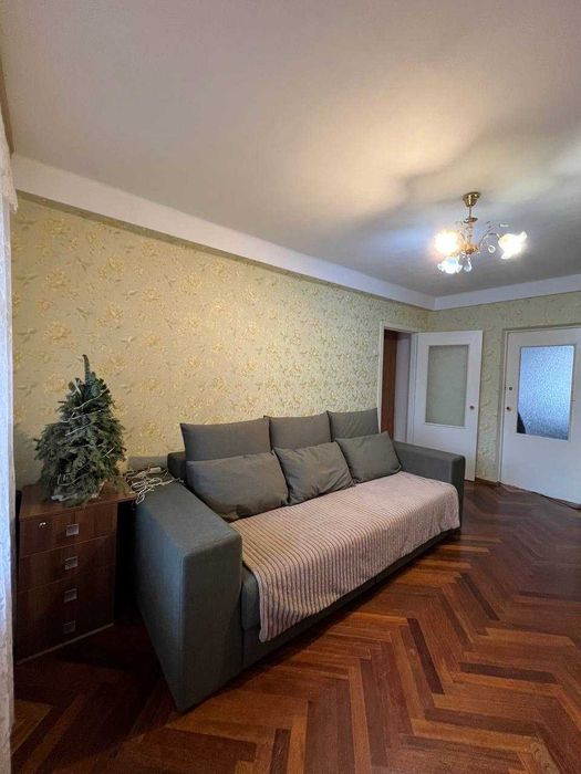 Вишгород, Дніпровська вул. 8,    2х кімн. квартира 46 кв.м. Центр.