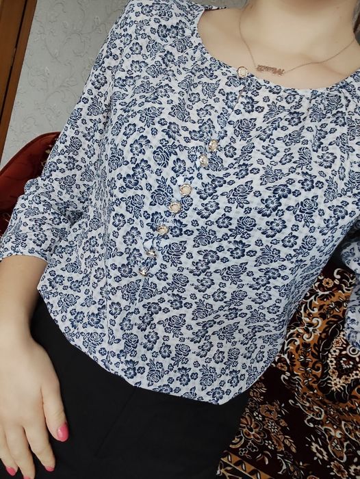 Гарна жіноча блузка