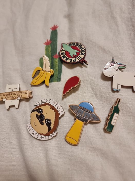 Лот значков брошка дерево 8 штук на сумку рюкзак