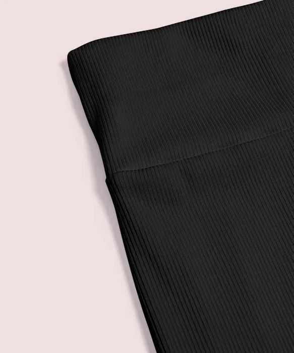 Чорні штани кльош в рубчик