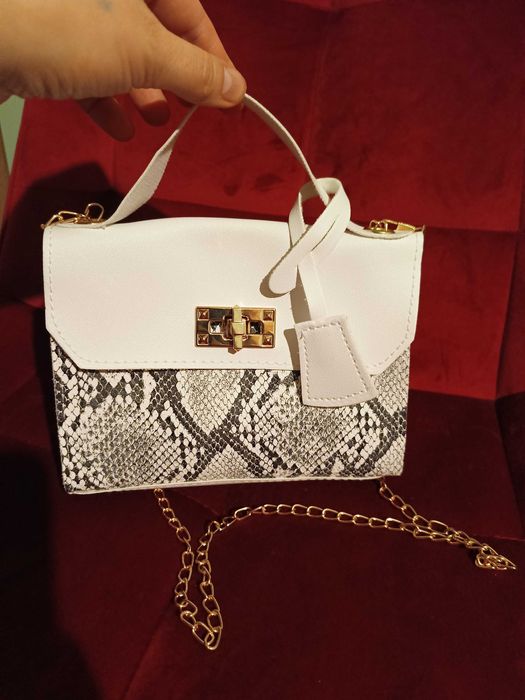Torebka damska na łańcuszku