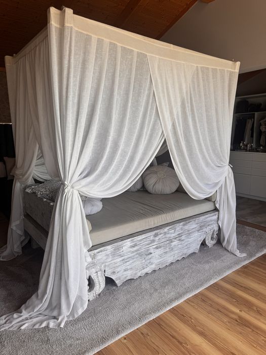 Cama balinesa de madeira macica