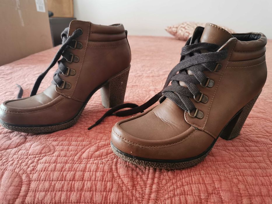 Botas castanhas, efeito pele, salto, 37