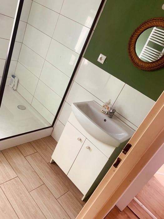 Pokoje z łazienkami dla pracowników  5 min od fabryki Mercedesa