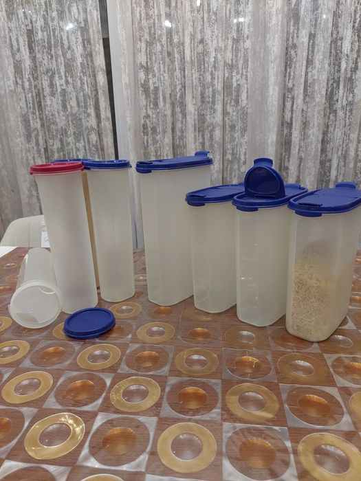 Компактуси та посуд Tupperware