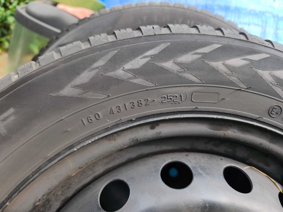 Sprzedam komplet kół wielosezonowych R15.