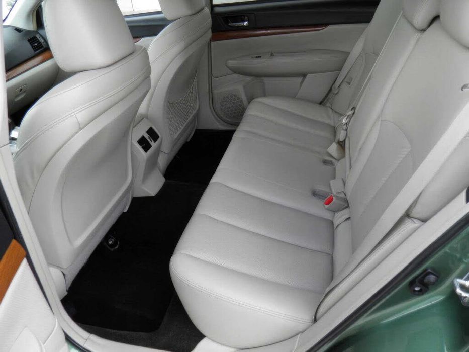 Subaru Outback 2.5I Limited      2013