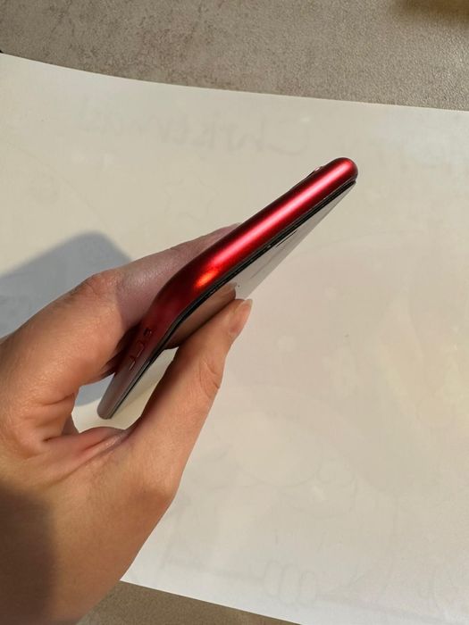 IPhone 11  красный Б/у