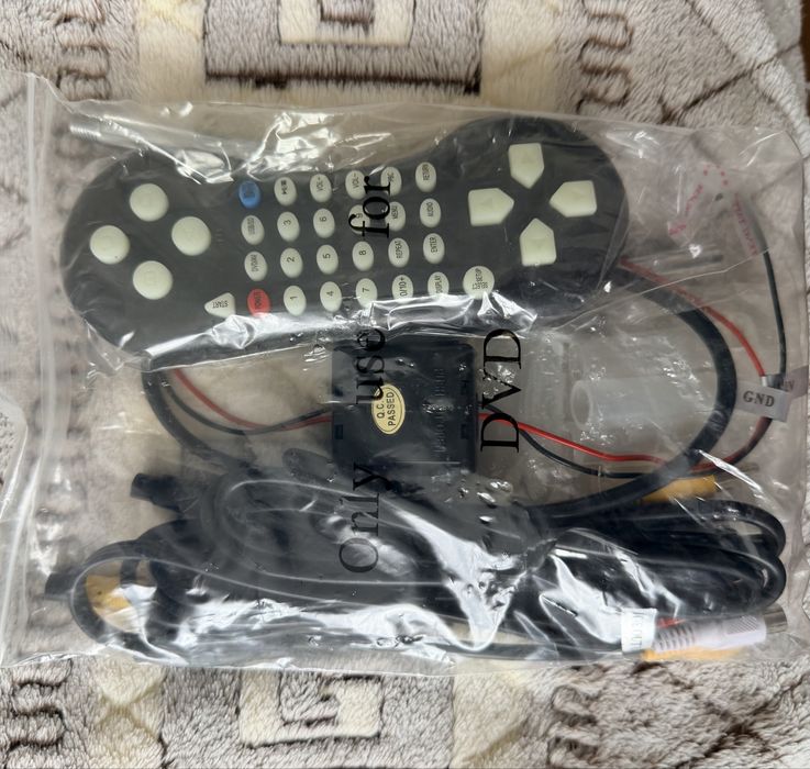 Підголовники з монітором Klyde Ultra 745 HD Beige c DVD ,USB ,SD .