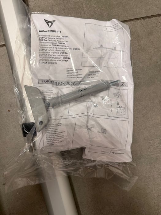 Belki Bagaznika Dachowego na RELINGI SEAT CUPRA FORMENTOR 5FF071151