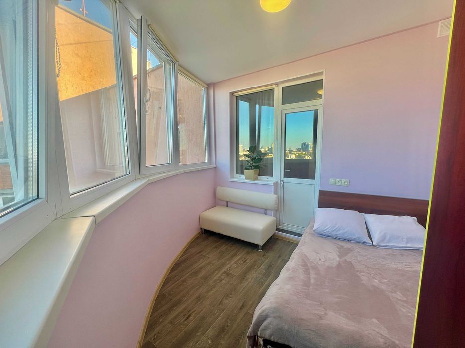 Кімната на двох біля метро Деміївська, поруч Roshen! Без комісії!