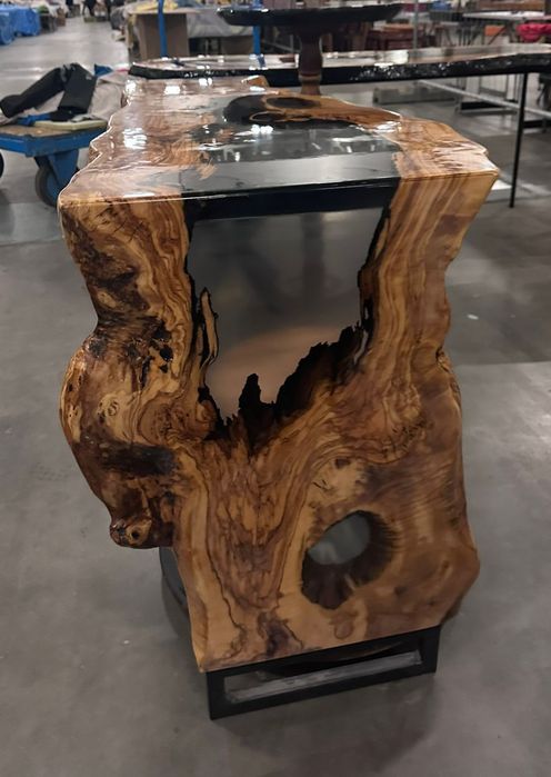 Ręcznie robione biurko, żywica, drewno oliwne