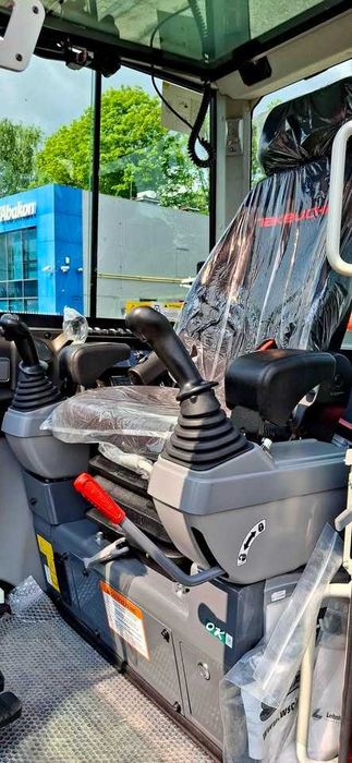 Minikoparka Takeuchi TB250 V5 ROTOTILT - Wyprzedaż rocznika!