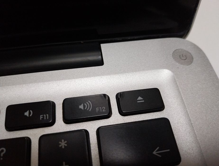 Macbook Late 200864310005825665124