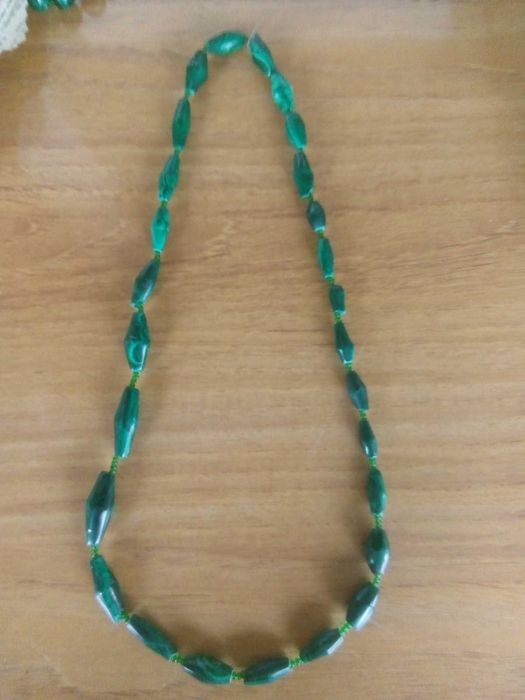 Colares de pedra malaquita verde