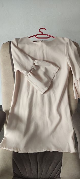 Sukienka jasny beż.