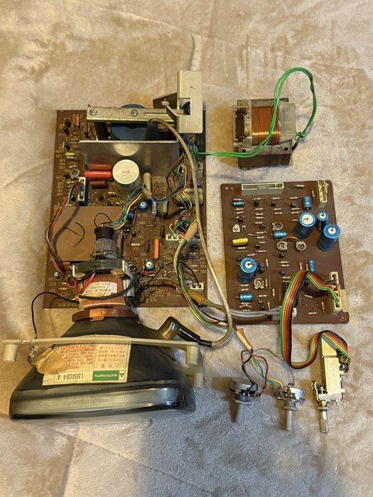 Black-and-white oscilloscope, functional but disassembled; modular monitor64354257383425122