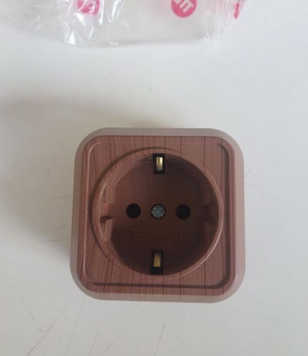 Розетки накладні