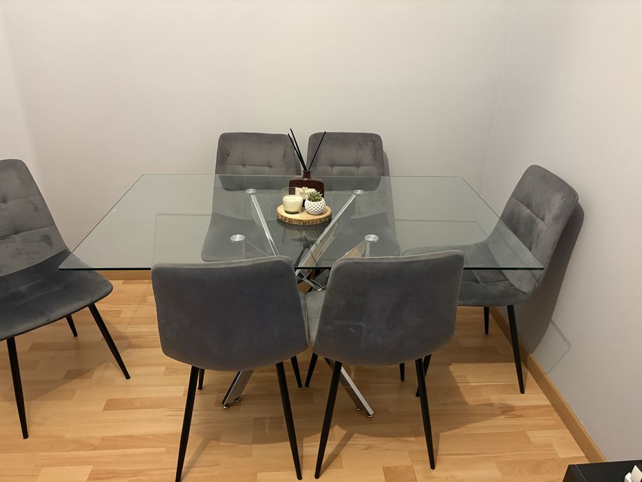Conjunto de sofá + mesa + 6 cadeiras