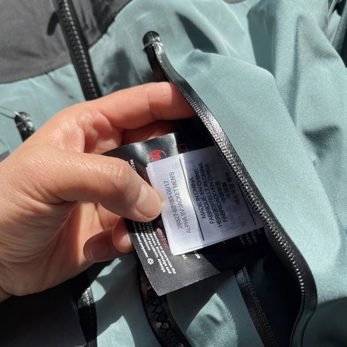 Вітровка Arc'teryx Alpha SV Jacket  "Dark Magic" Edition