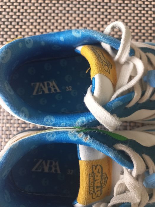 Vende se sapatos de ténis
