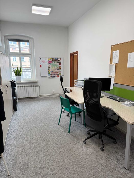 Odstąpię biuro wraz z wyposażeniem