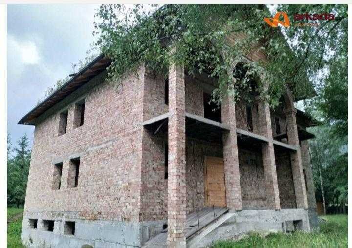 Продається садибний житловий будинок .Під бізнес