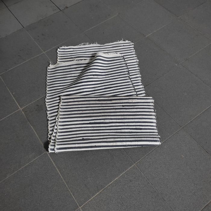 Duas passadeiras / tapetes artesanais