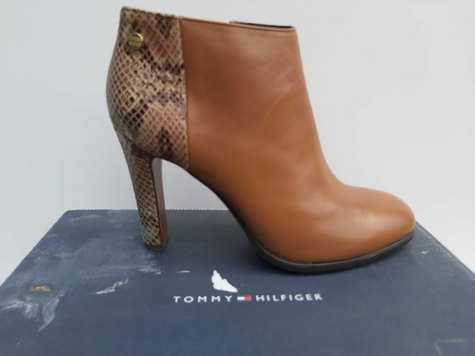 Botki TOMMY HILFIGER Koniakowe skórzane 39
