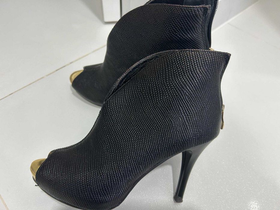 Buty na obcasie  R.Polański Piękne