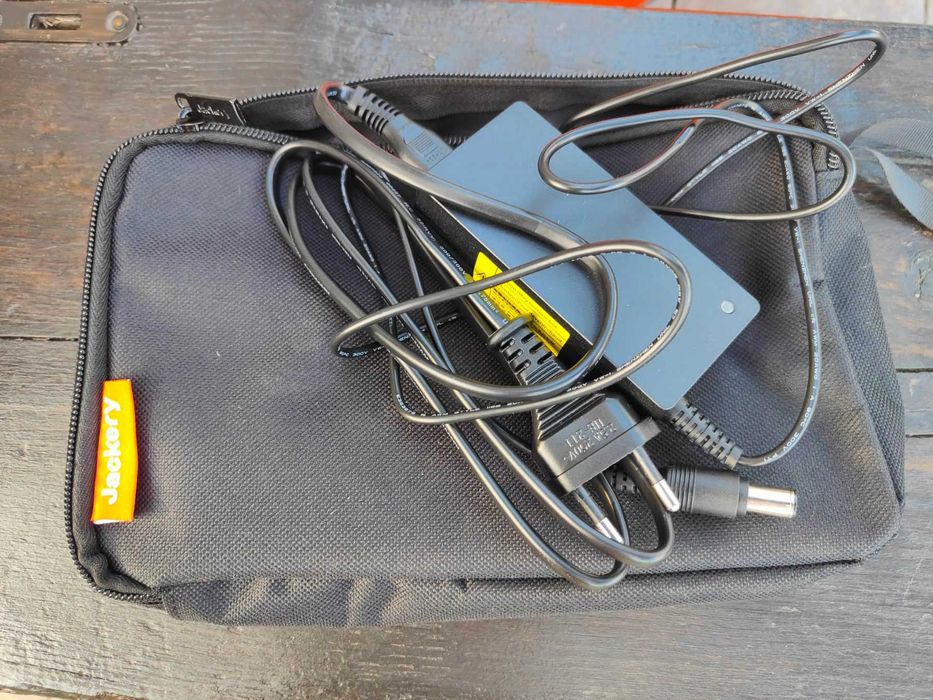 Продам Jackery Explorer 240EU – портативна зарядна станція 240 Wh