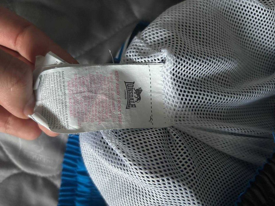 Винтажные черные шорты Lonsdale