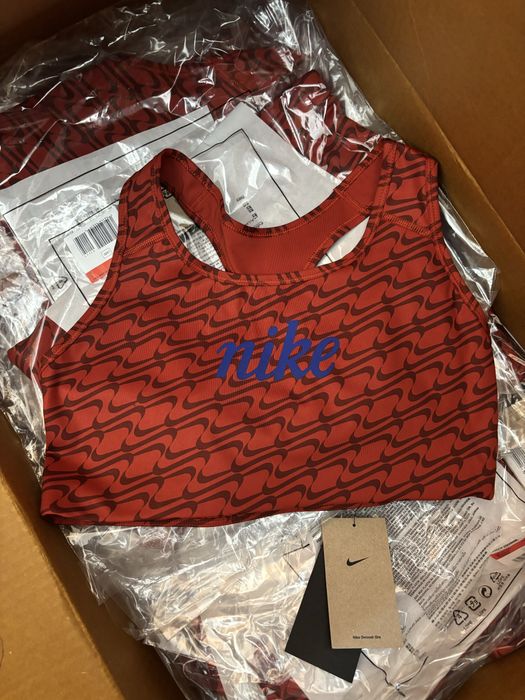 Спортивні топи Nike оптом