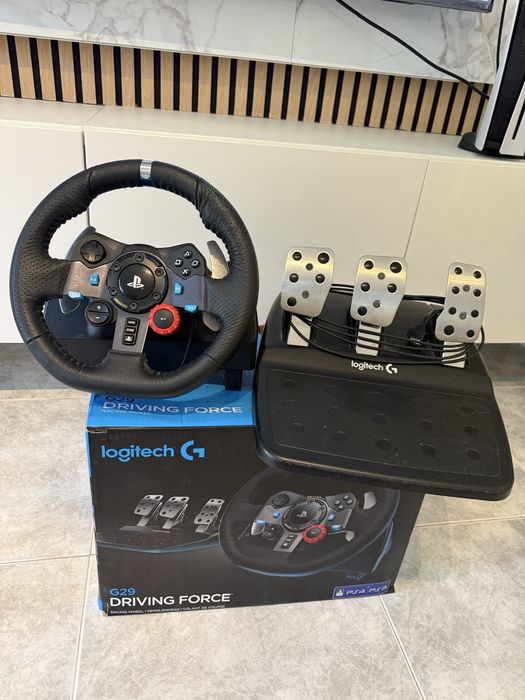 Logitech G29 + Pedais | PS5/PS4/PC | Como Novo