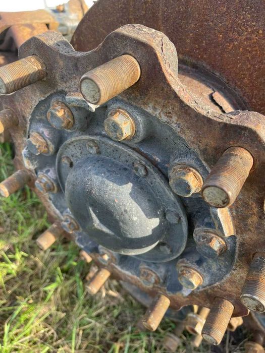 Вісі та ресори до напівпричипів