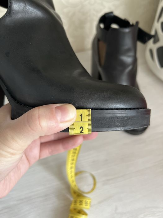 Ботіночки Primark на широкому каблуку 37 розмір.