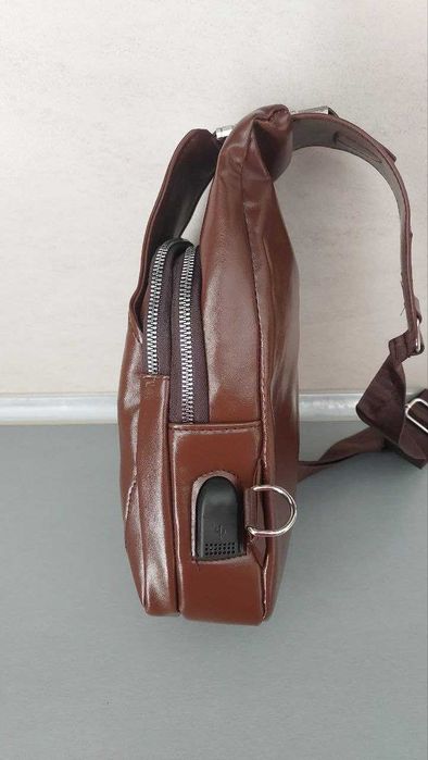 Stylowa brązowa torba typu nerka / listonoszka