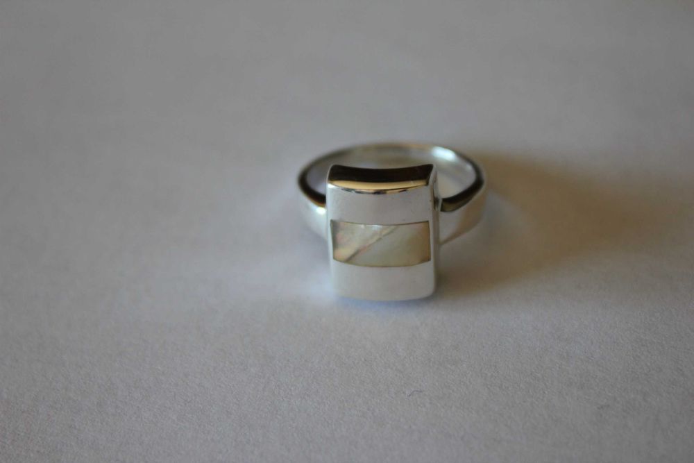 Anel em Prata 925 e Madrepérola