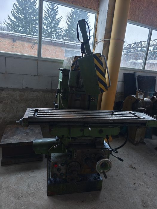 Продам верстат фрезерний
