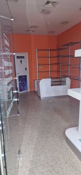 Arrenda-se loja Shopping Massamá  perto da estação de comboios