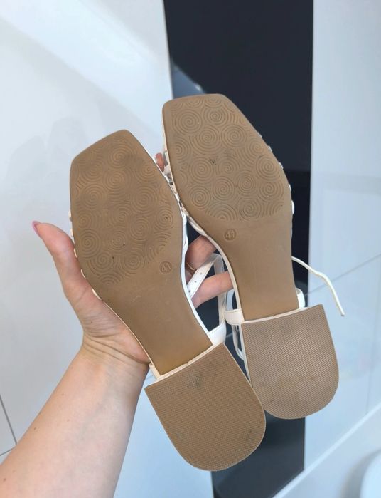 Catwalk białe sandałki na niskim obcasie 41