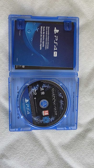 PlayStation 4 Pro 1TB + Caixa original + 2 Comandos + Jogo