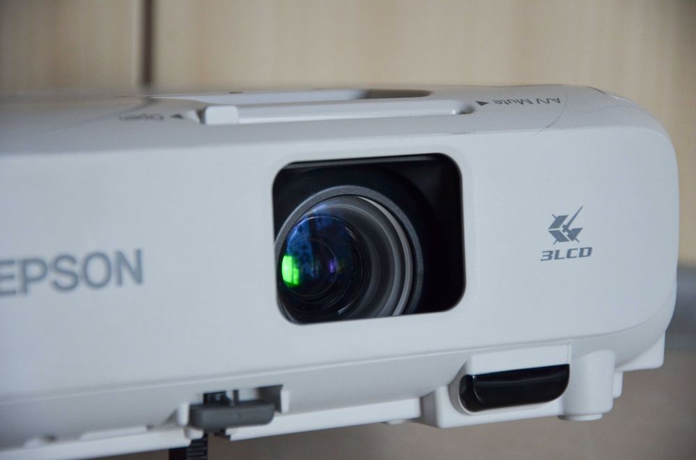 Проектор Epson EB-W05