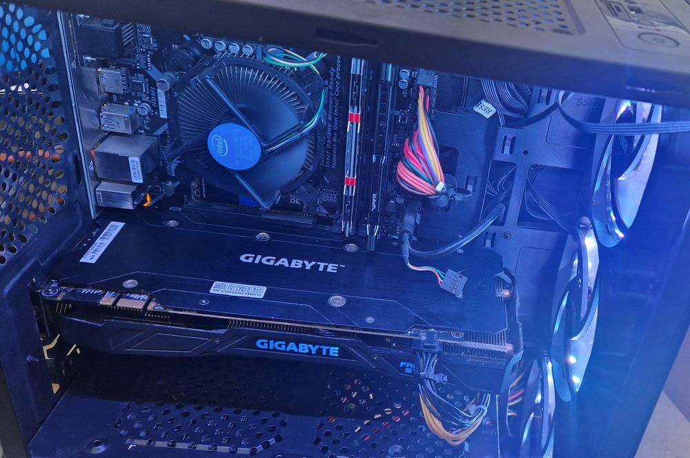 Komputer gamingowy i7 8700 16gb ram ddr4 gtx 1070 windows 11 ssd m.2 512gb