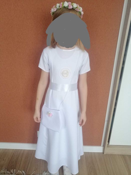 Alba komunijna z dodatkami.